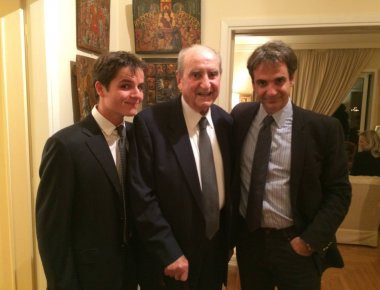 Ανάβαση στα Σφακιά ο Κ.Μητσοτάκης με το γιο του (φωτό)